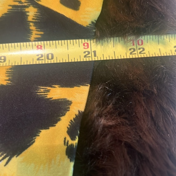 Peter Nygard Top. Excellent Condition in a Soft Silky 92% Polyester8% Spandex. - Picture 5 of 7